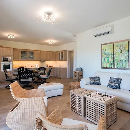 Aziza * Kastellanoi (Agios Georgios (Corfu))